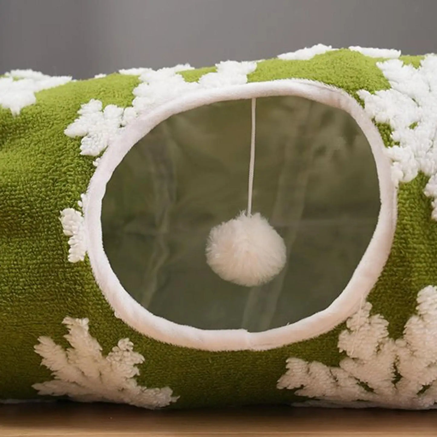 Christmas Cat Tunnel Bed – Cozy Donut Nest for Kittens