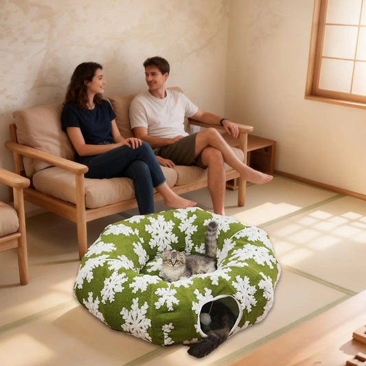 Christmas Cat Tunnel Bed – Cozy Donut Nest for Kittens