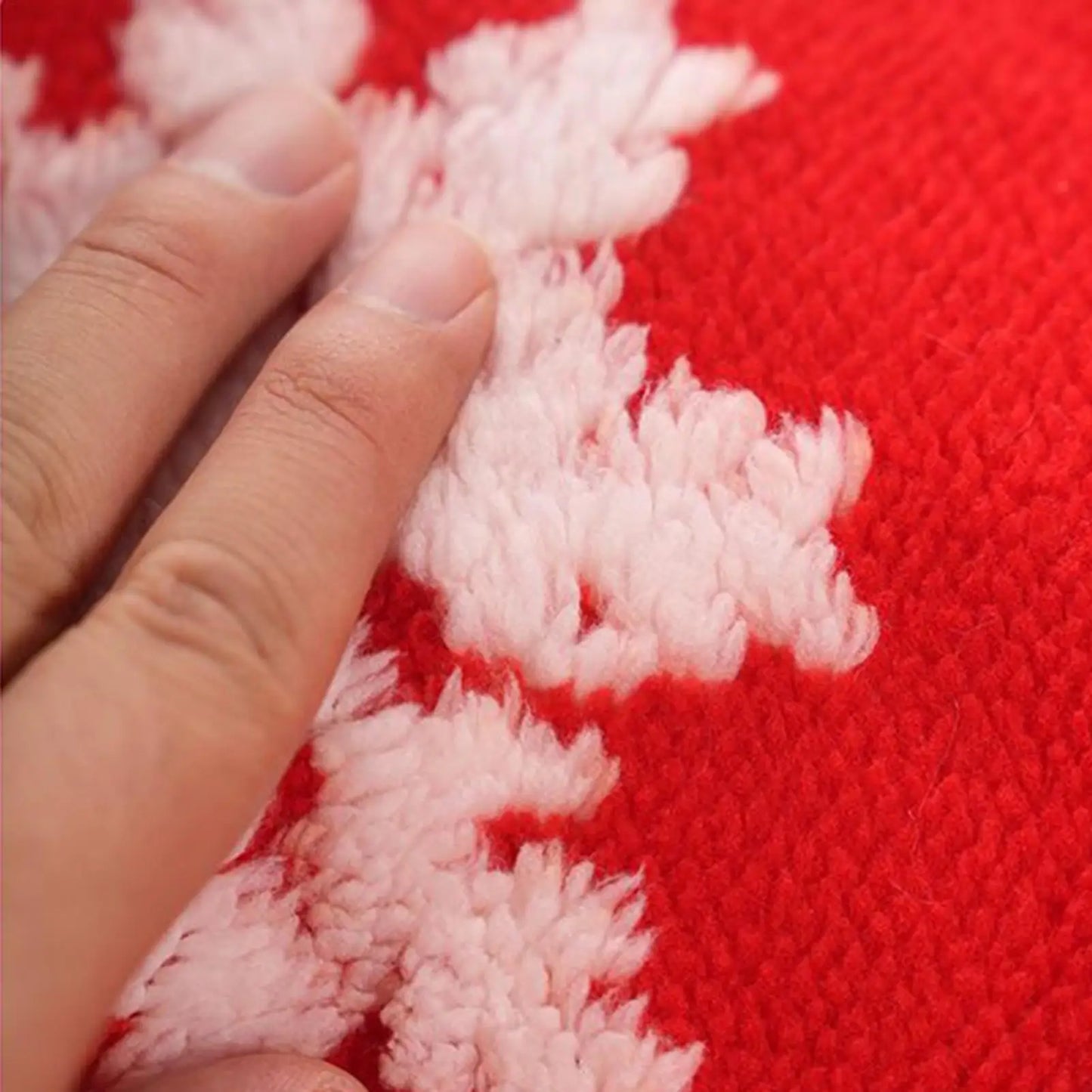 Christmas Cat Tunnel Bed – Cozy Donut Nest for Kittens