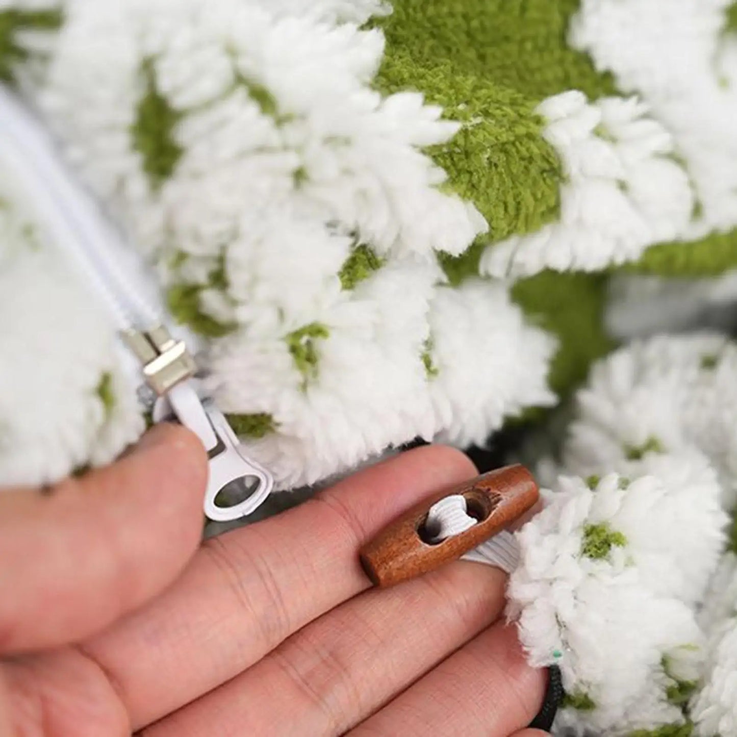 Christmas Cat Tunnel Bed – Cozy Donut Nest for Kittens