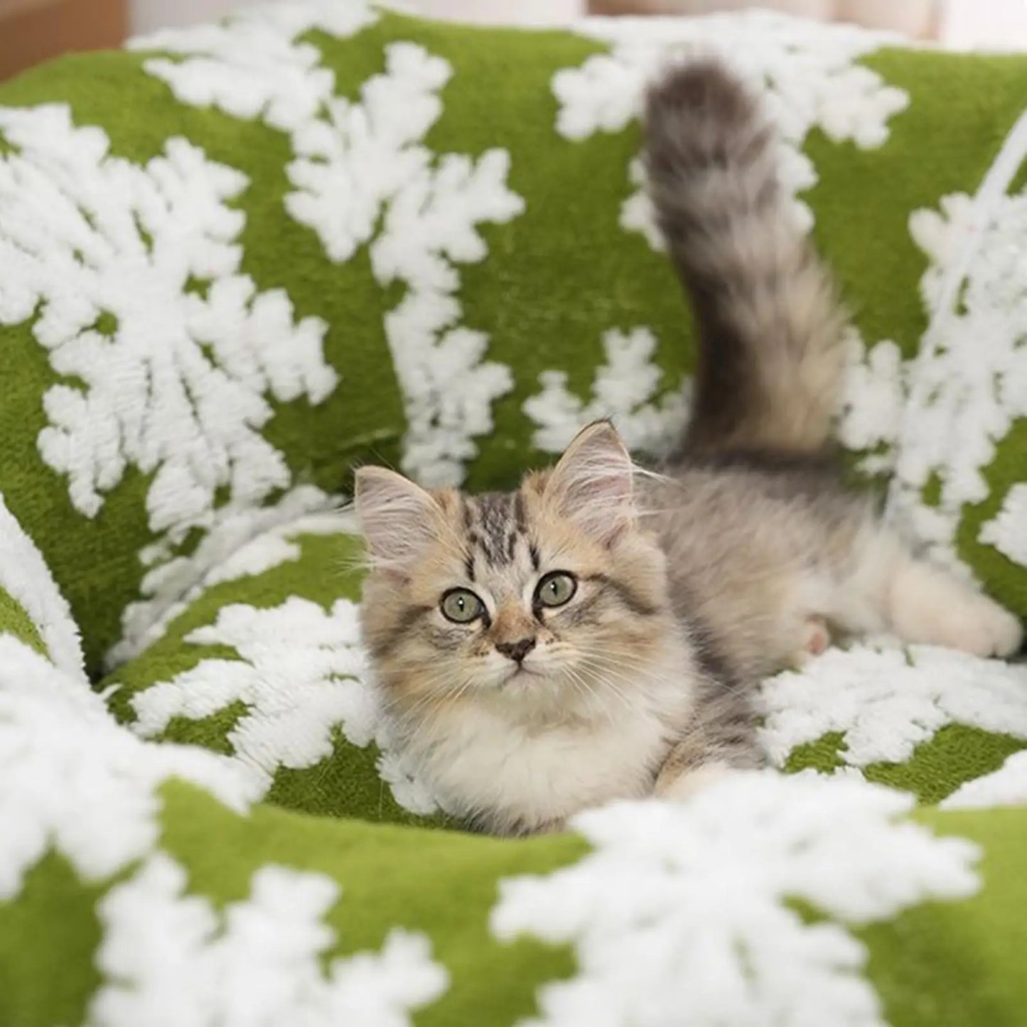 Christmas Cat Tunnel Bed – Cozy Donut Nest for Kittens